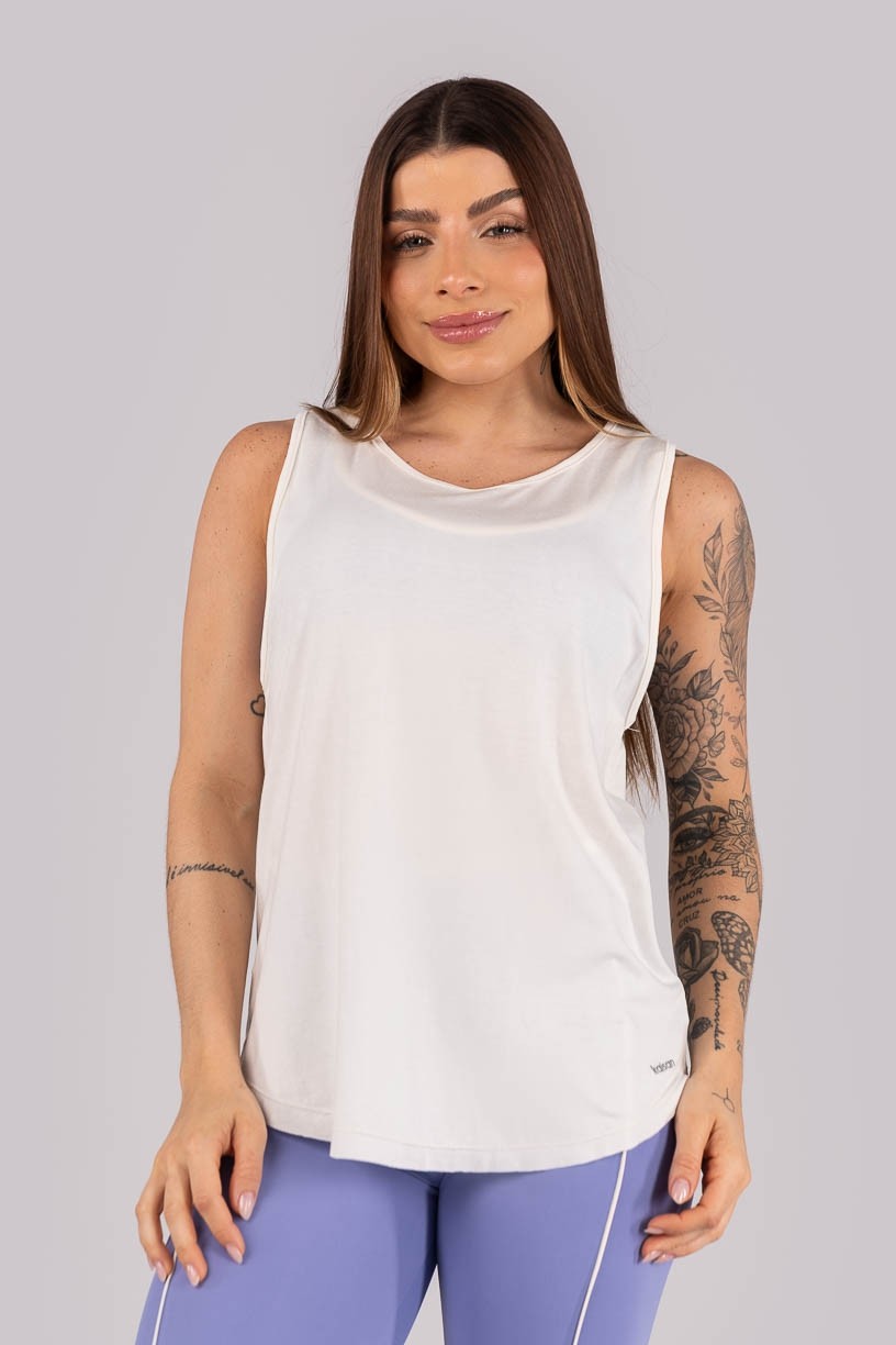K3890-C_Regata_Ampla_com_Transpasse_nas_Costas_Off-White__Ref:_K3890-C