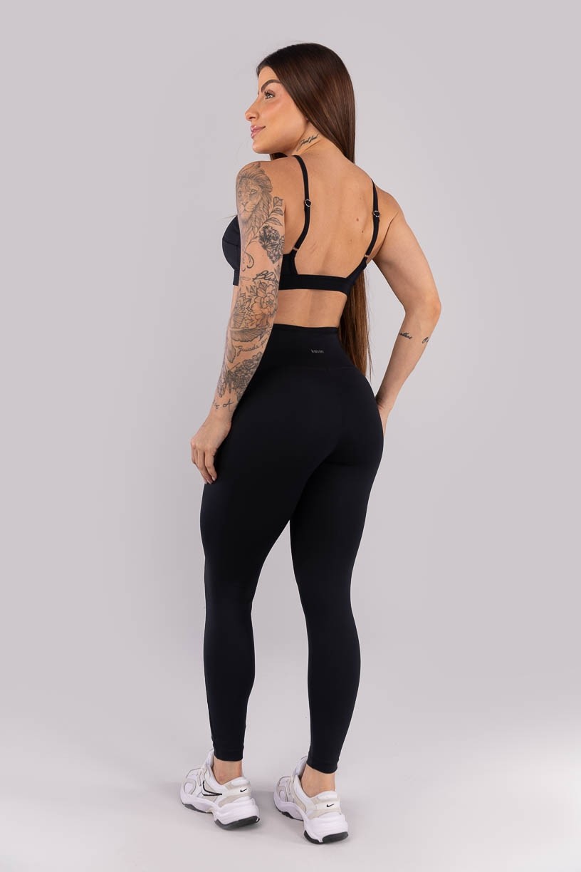 K4445-A_Calca_Legging_com_Recortes_e_Vies_Na_Cintura_Preto__Ref:_K4445-A