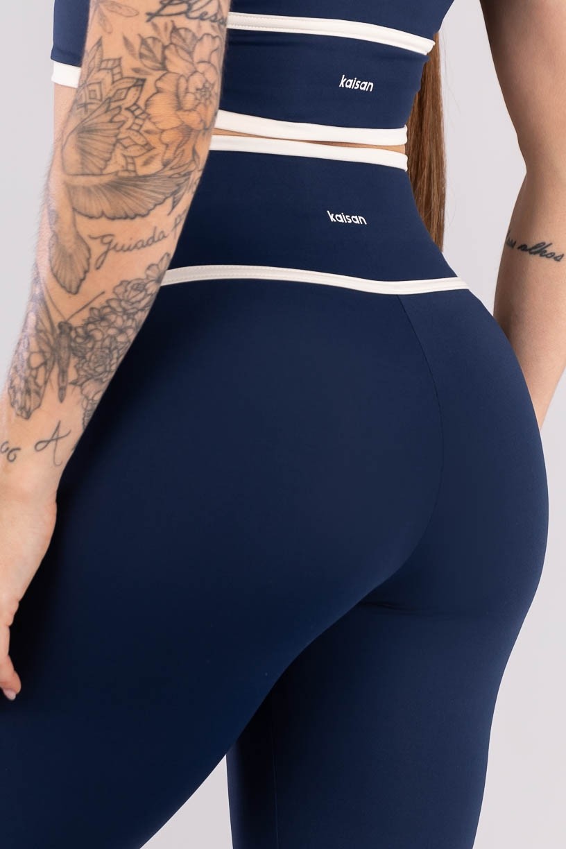 K4448-A_Calca_Legging_com_Vira_e_Chapado_no_Cos_Azul_Marinho__Off-White__Ref:_K4448-A