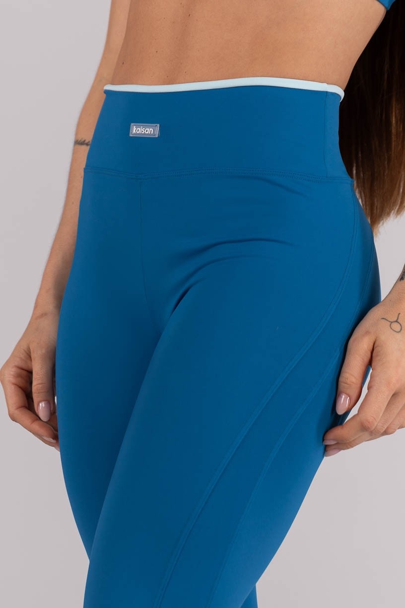 K4451-A_Calca_Legging_com_Recortes_e_Cos_de_Vira_Contrastante_Azul_Marine__Azul_Bebe__Ref:_K4451-A