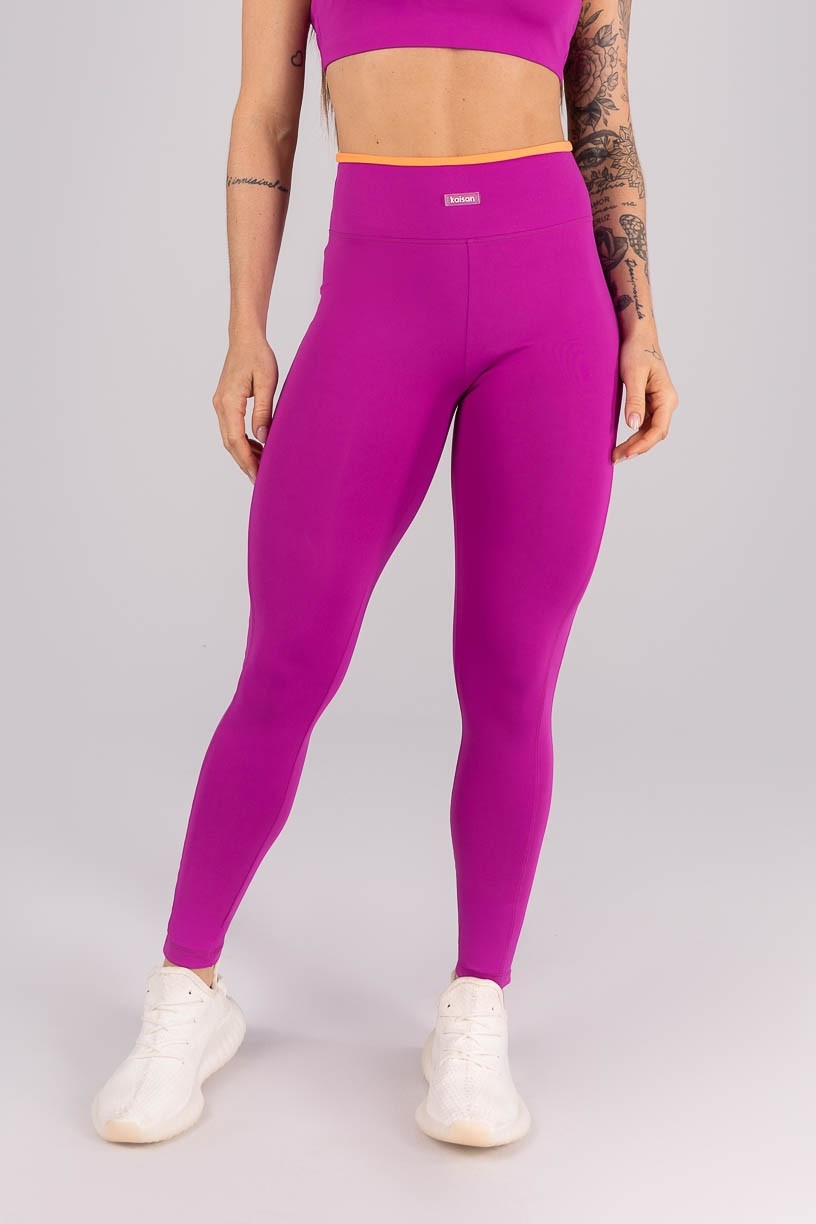 K4451-C_Calca_Legging_com_Recortes_e_Cos_de_Vira_Contrastante_Roxo__Laranja_Claro__Ref:_K4451-C