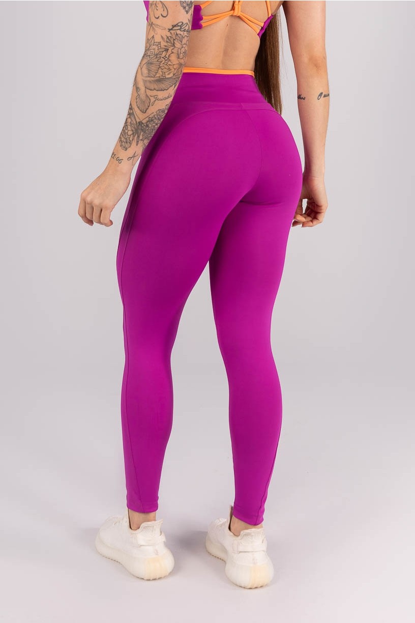 K4451-C_Calca_Legging_com_Recortes_e_Cos_de_Vira_Contrastante_Roxo__Laranja_Claro__Ref:_K4451-C