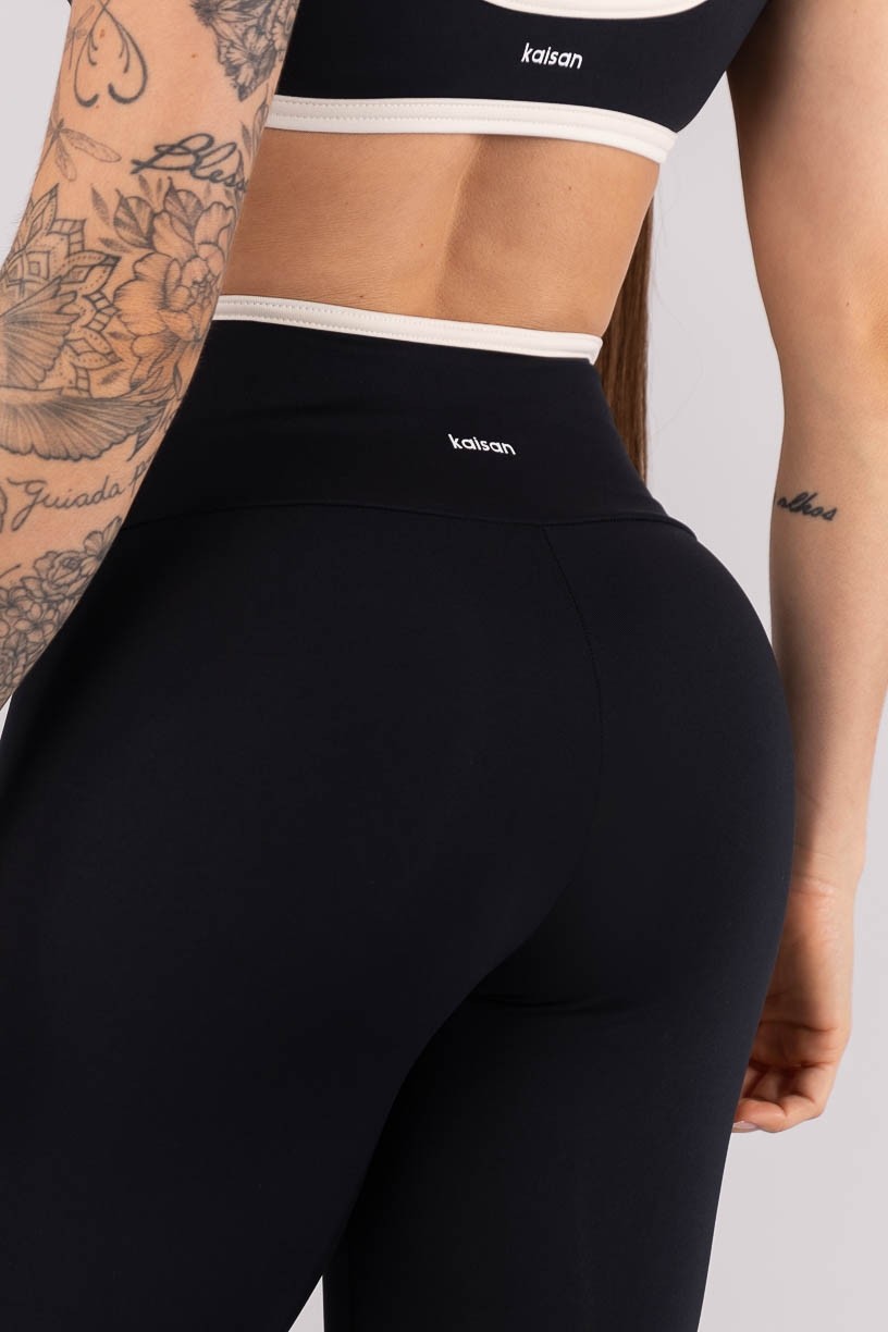 K4454-C_Calca_Legging_com_Vivo_e_Vies_Contrastante_Preto__Off-White__Ref:_K4454-C