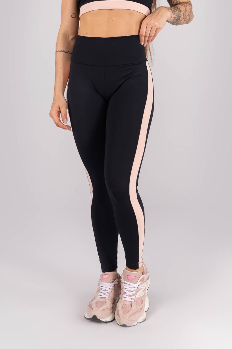 K4465-A_Calca_Legging_com_Faixa_Lateral_e_Bolso_no_Cos_Preto__Rosa_Bebe__Ref:_K4465-A