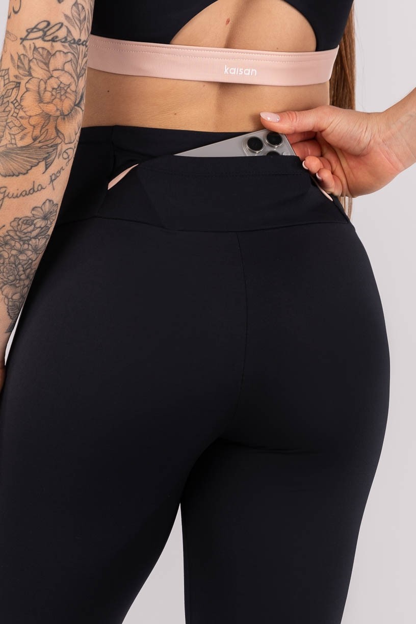 K4465-A_Calca_Legging_com_Faixa_Lateral_e_Bolso_no_Cos_Preto__Rosa_Bebe__Ref:_K4465-A
