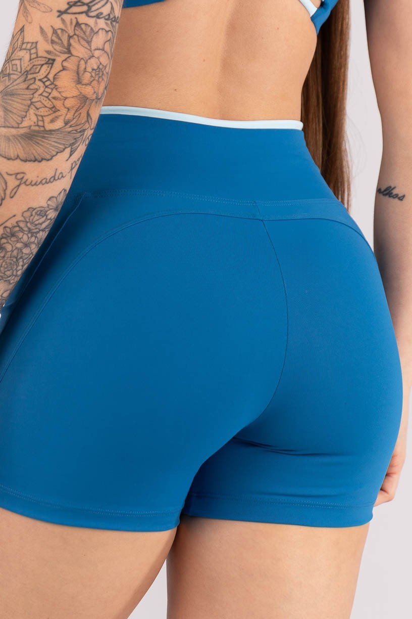 K4452-A_Short_com_Recortes_e_Cos_de_Vira_Contrastante_Azul_Marine__Azul_Bebe__Ref:_K4452-A