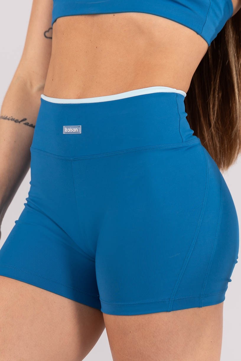 K4452-A_Short_com_Recortes_e_Cos_de_Vira_Contrastante_Azul_Marine__Azul_Bebe__Ref:_K4452-A