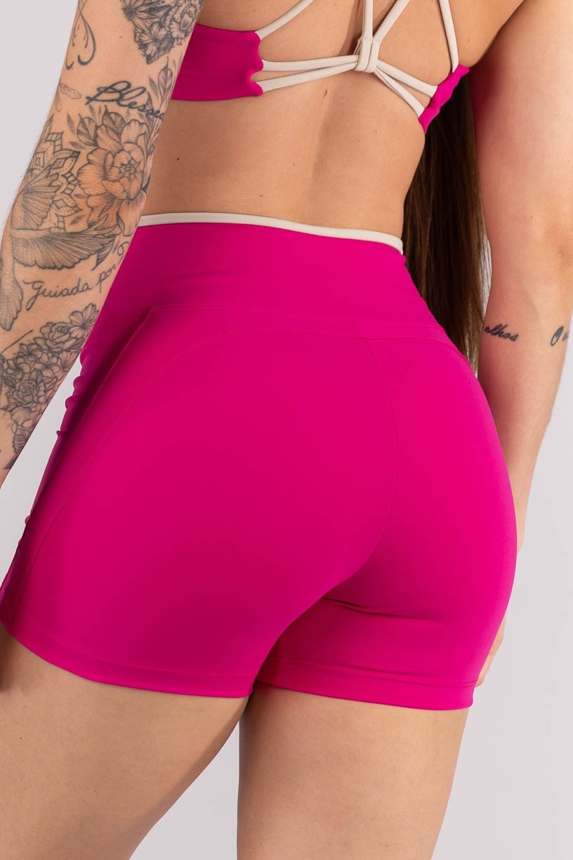 K4452-B_Short_com_Recortes_e_Cos_de_Vira_Contrastante_Rosa_Choque__Bege__Ref:_K4452-B
