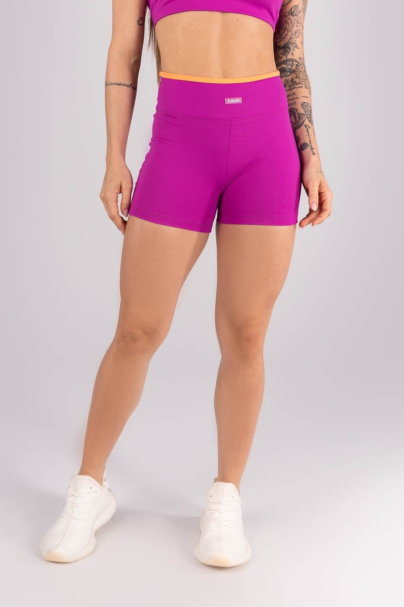 K4452-C_Short_com_Recortes_e_Cos_de_Vira_Contrastante_Roxo__Laranja_Claro__Ref:_K4452-C