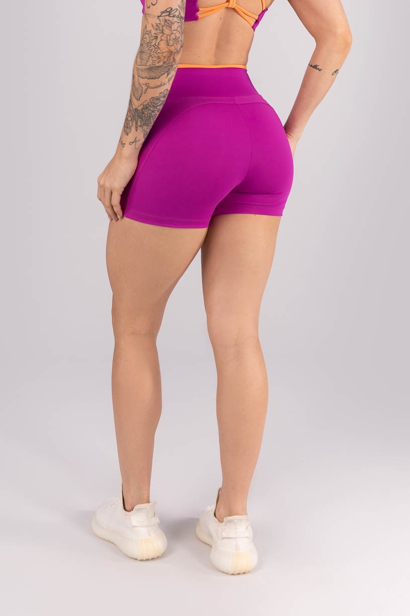 K4452-C_Short_com_Recortes_e_Cos_de_Vira_Contrastante_Roxo__Laranja_Claro__Ref:_K4452-C