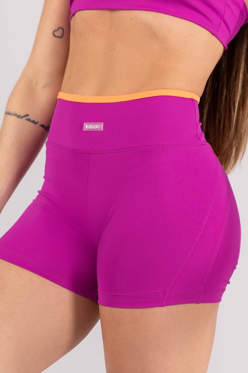 K4452-C_Short_com_Recortes_e_Cos_de_Vira_Contrastante_Roxo__Laranja_Claro__Ref:_K4452-C
