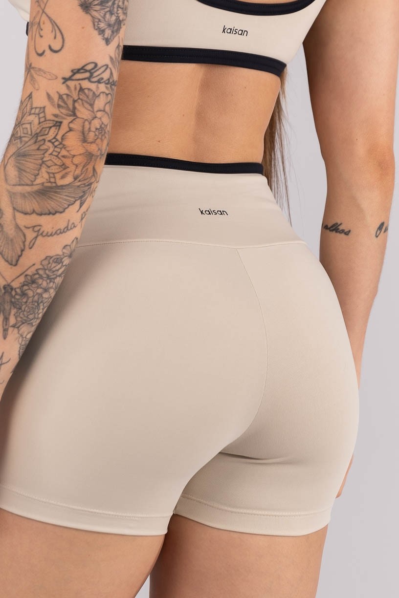 K4455-A_Short_com_Vivo_e_Vies_Contrastante_Bege__Preto__Ref:_K4455-A