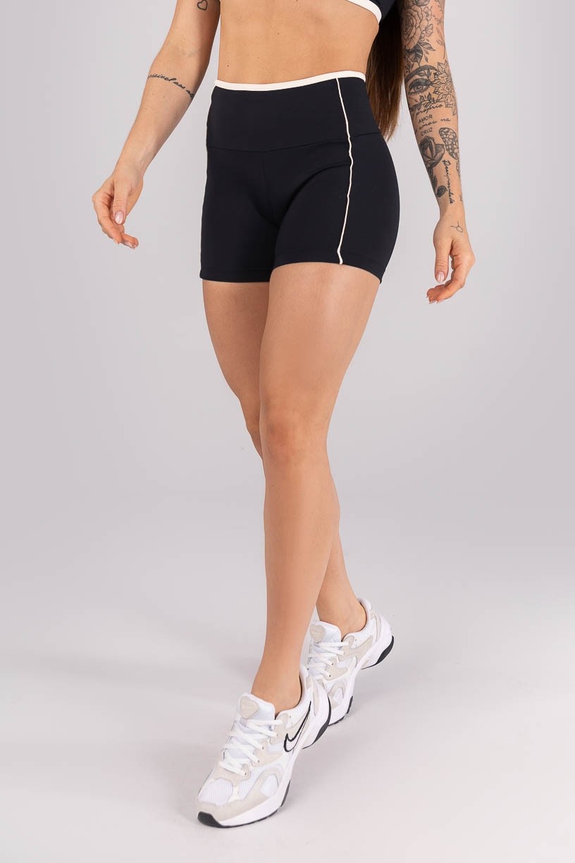K4455-C_Short_com_Vivo_e_Vies_Contrastante_Preto__Off-White__Ref:_K4455-C
