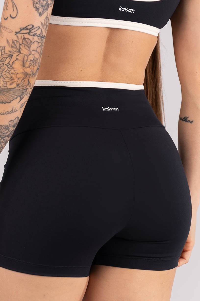 K4455-C_Short_com_Vivo_e_Vies_Contrastante_Preto__Off-White__Ref:_K4455-C