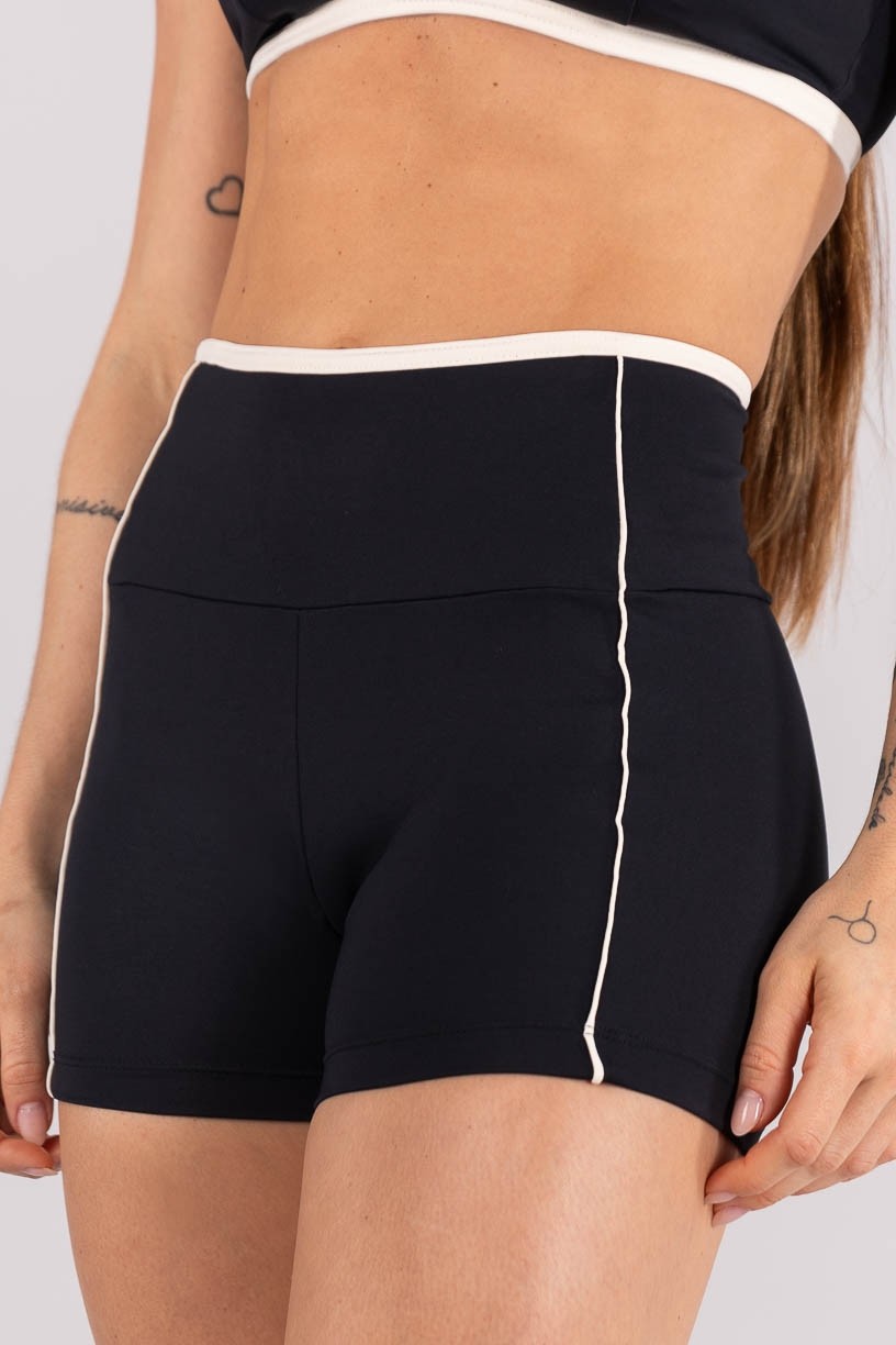 K4455-C_Short_com_Vivo_e_Vies_Contrastante_Preto__Off-White__Ref:_K4455-C