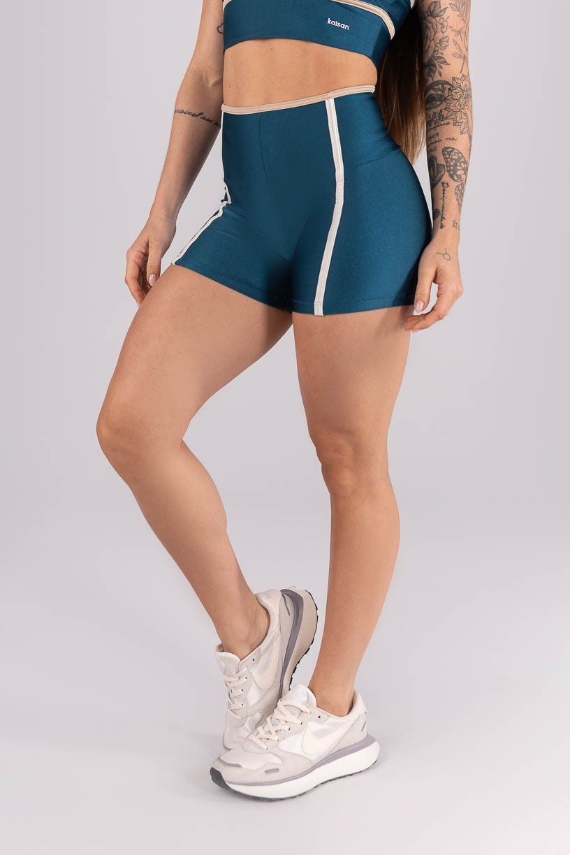 K4463-B_Short_Tricolor_com_Chapados_Azul_Petroleo__Off-White__Bege__Ref:_K4463-B