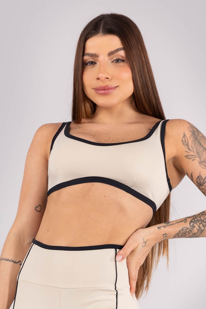 K4453-A_Top_com_Alcas_Largas_e_Vies_Contrastante_Preto__Bege__Ref:_K4453-A