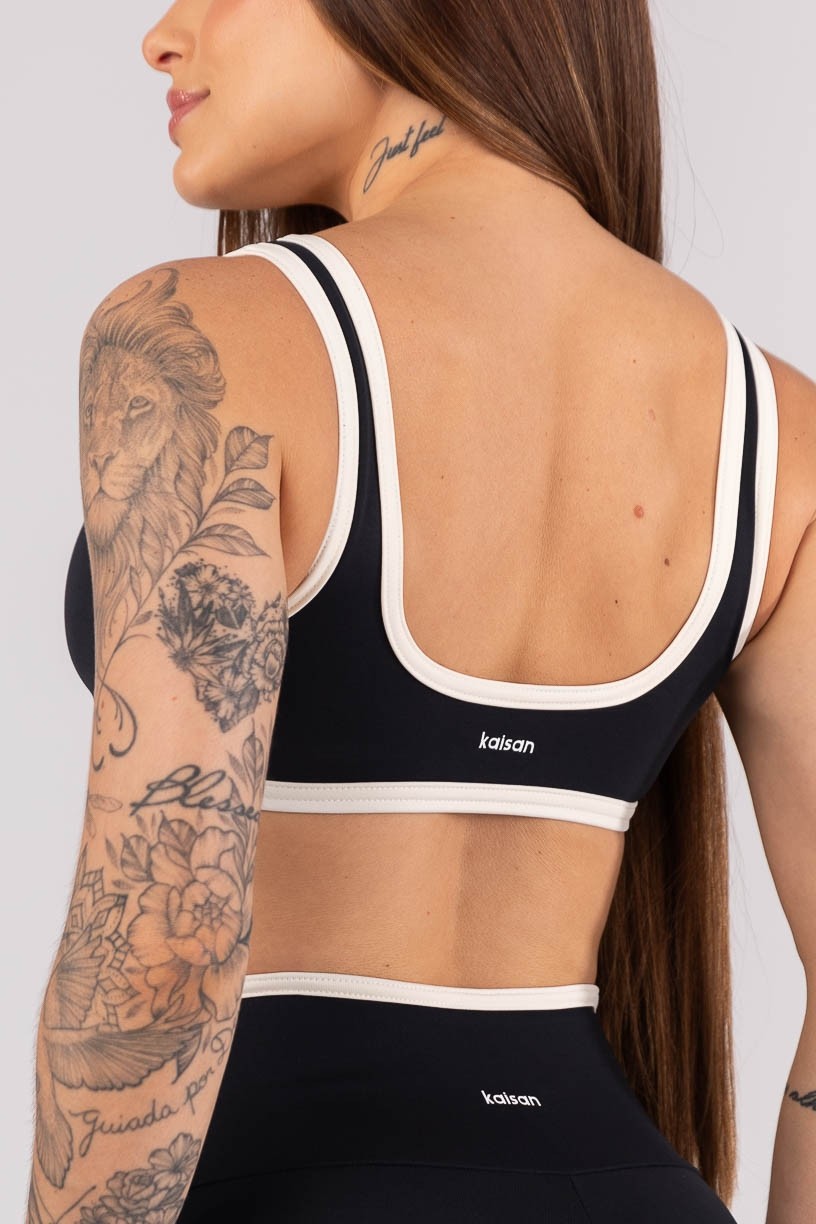 K4453-C_Top_com_Alcas_Largas_e_Vies_Contrastante_Preto__Off-White__Ref:_K4453-C