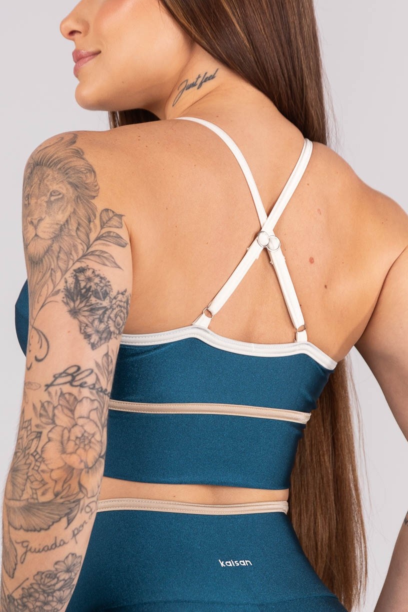K4461-B_Top_Tricolor_com_Alcas_Cruzadas_Regulaveis_Azul_Petroleo__Off-White__Bege__Ref:_K4461-B