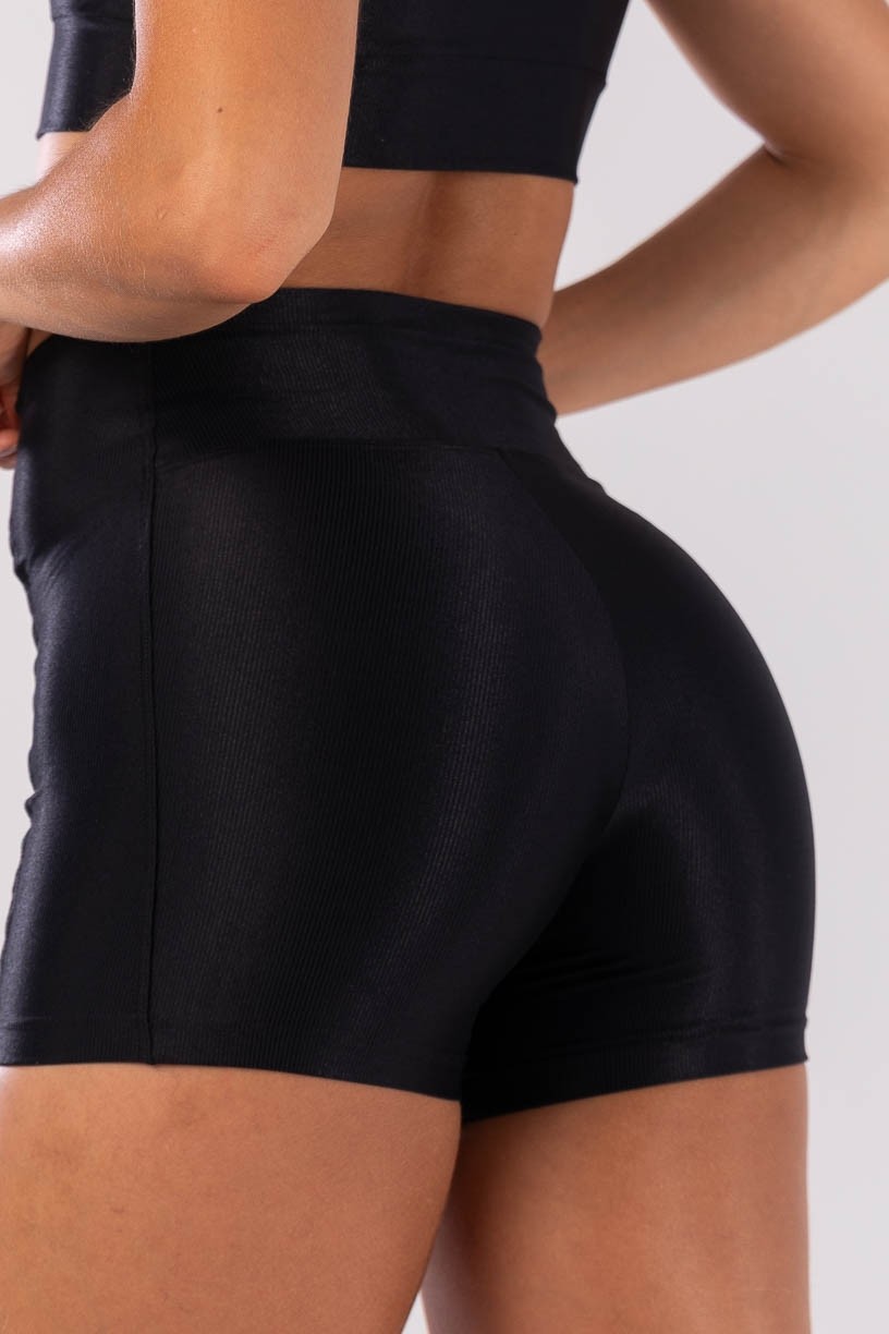 K4510-A_Short_Canelado_sem_Gancho_com_Recortes_Preto__Ref:_K4510-A