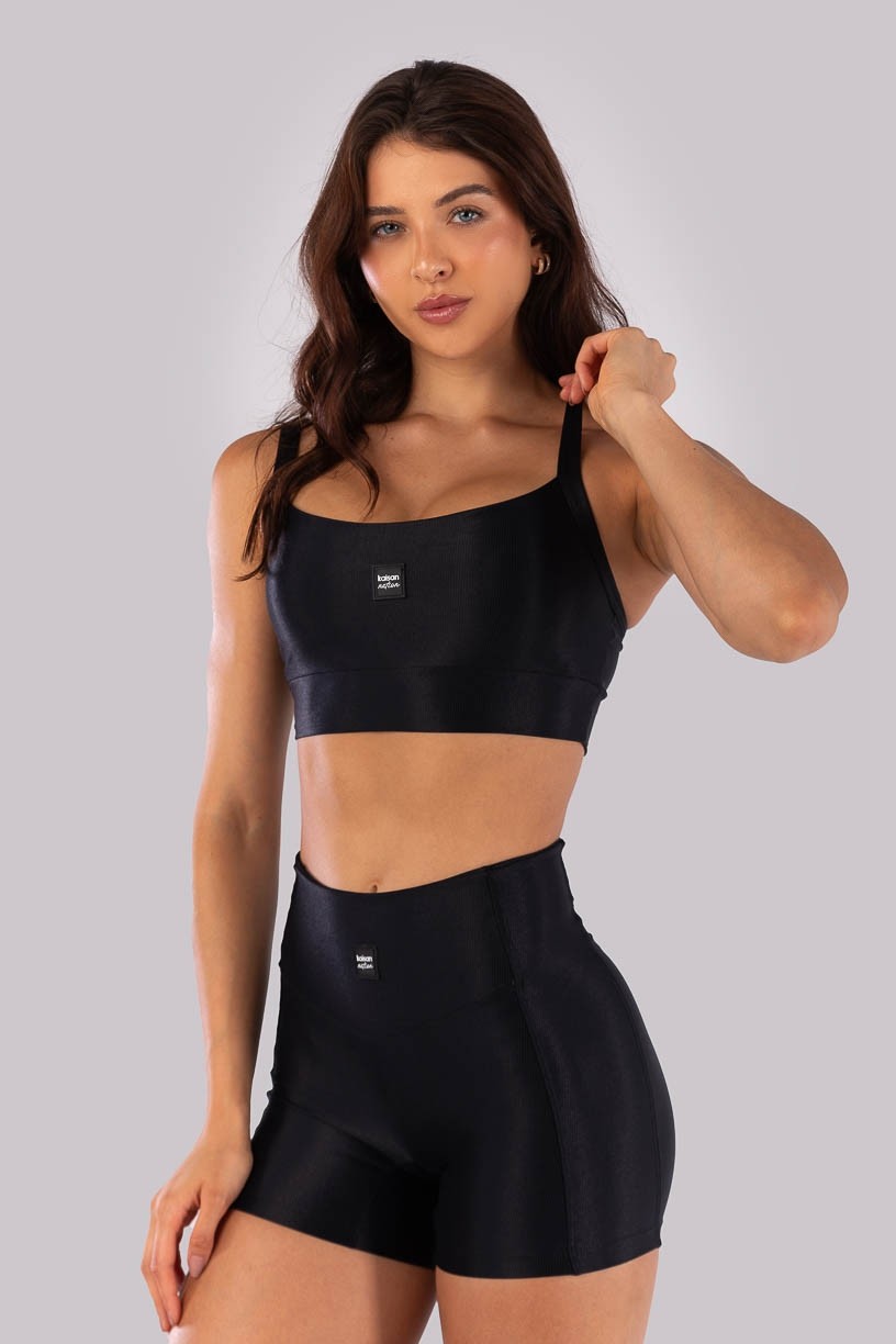 K4510-A_Short_Canelado_sem_Gancho_com_Recortes_Preto__Ref:_K4510-A