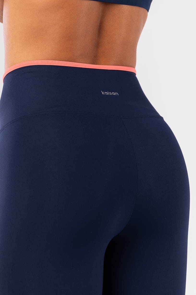 K4515-A_Calca_Legging_com_Recortes_e_Vies_na_Cintura_Azul_Marinho__Aquarela__Ref:_K4515-A