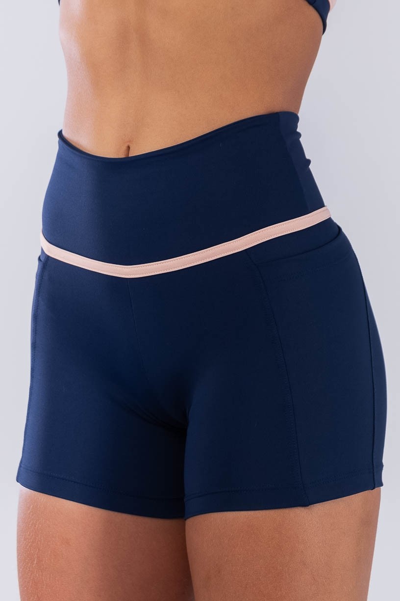 K4522-A_Short_com_Bolsos_e_Chapado_no_Cos_Azul_Marinho__Rosa_Bebe__Ref:_K4522-A