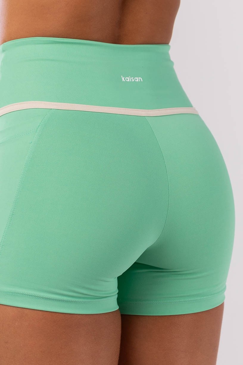 K4522-B_Short_com_Bolsos_e_Chapado_no_Cos_Verde_Menta__Bege__Ref:_K4522-B