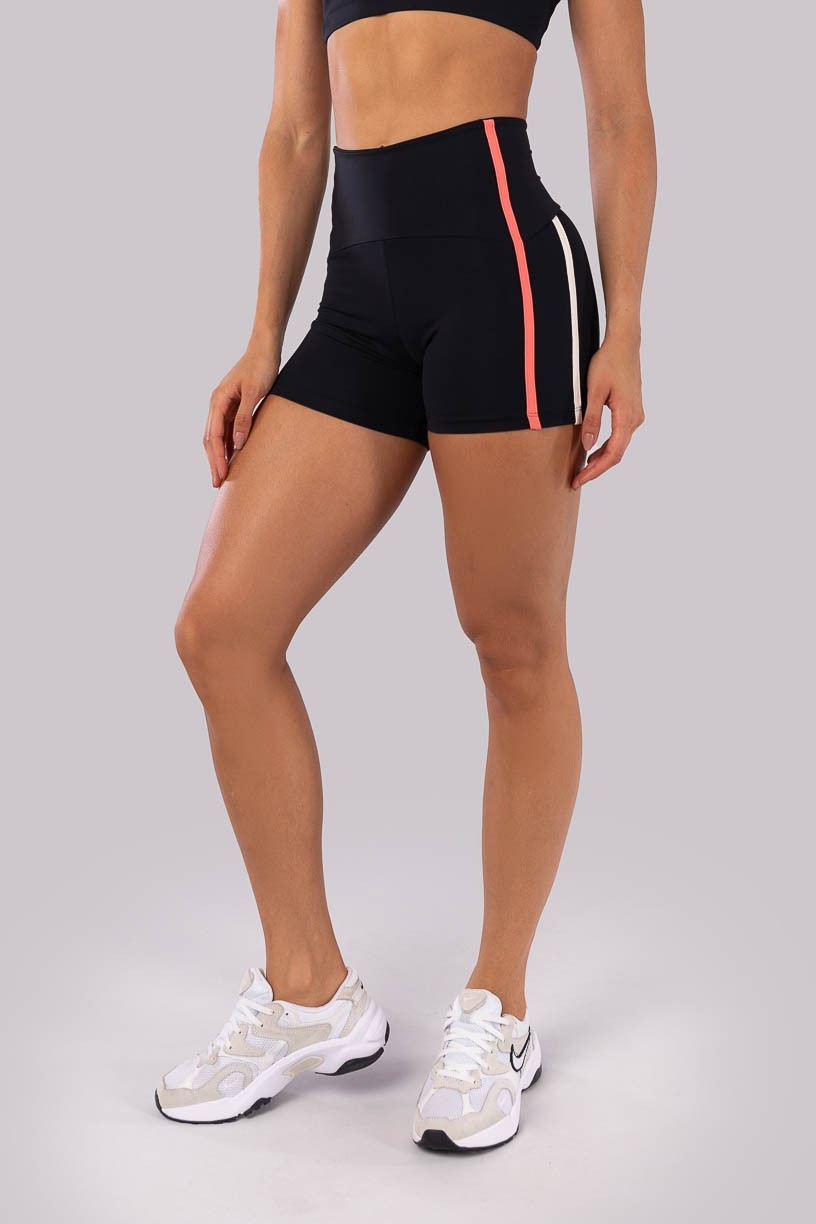 K4528-A_Short_com_Chapados_Coloridos_Preto__Aquarela__Off-White__Ref:_K4528-A