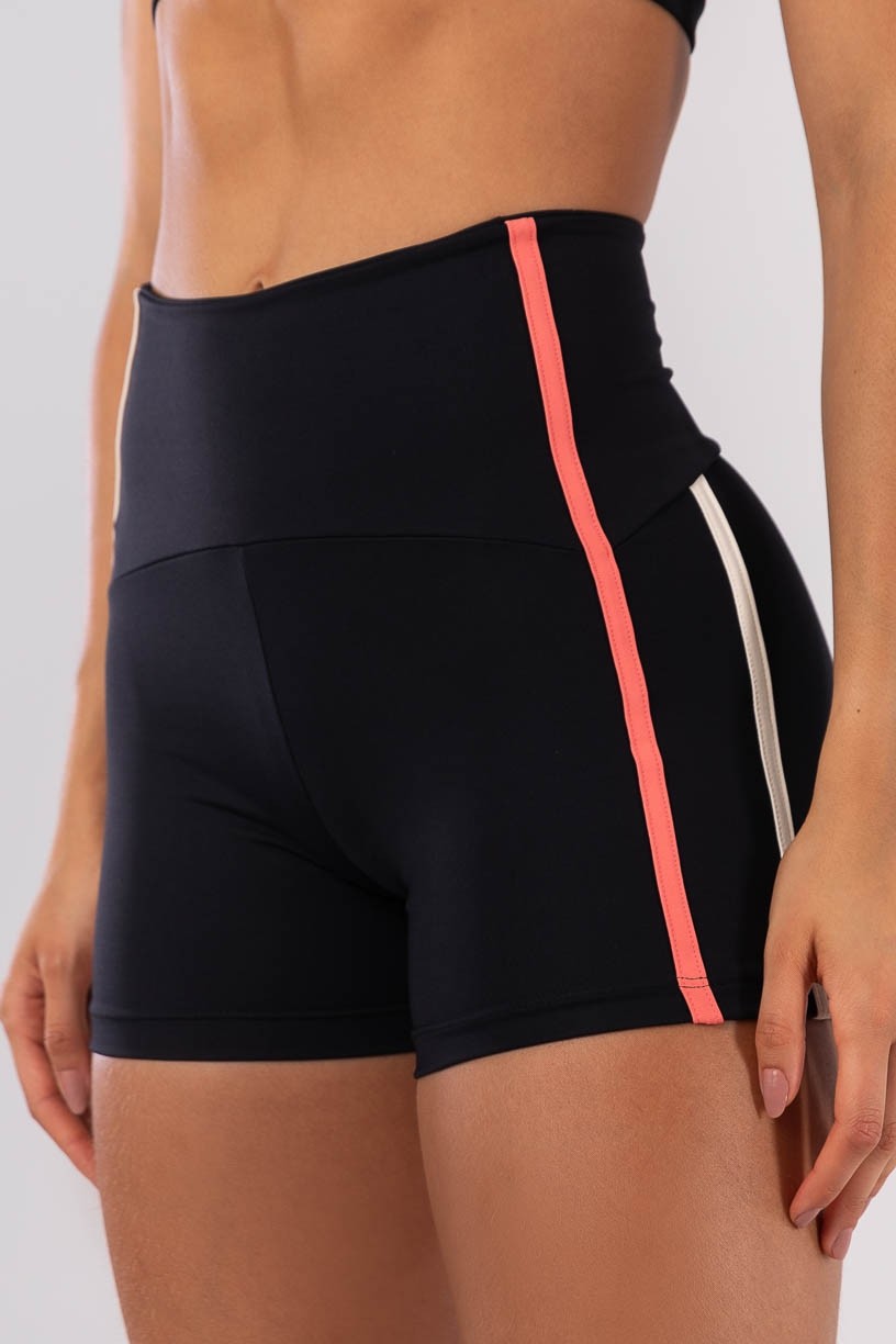 K4528-A_Short_com_Chapados_Coloridos_Preto__Aquarela__Off-White__Ref:_K4528-A