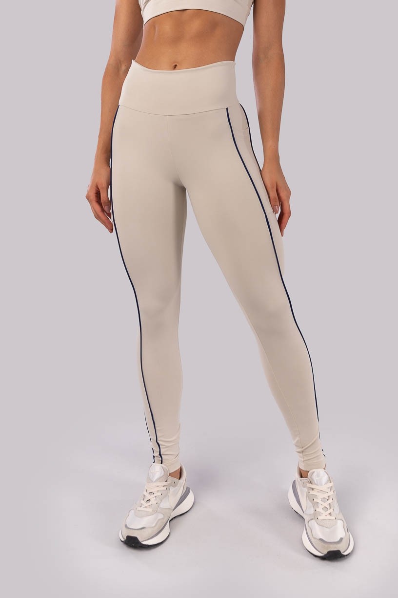 K4530-A_Calca_Legging_com_Bolsos_e_Vivos_em_Mix_de_Tecidos_Bege__Azul_Marinho__Ref:_K4530-A