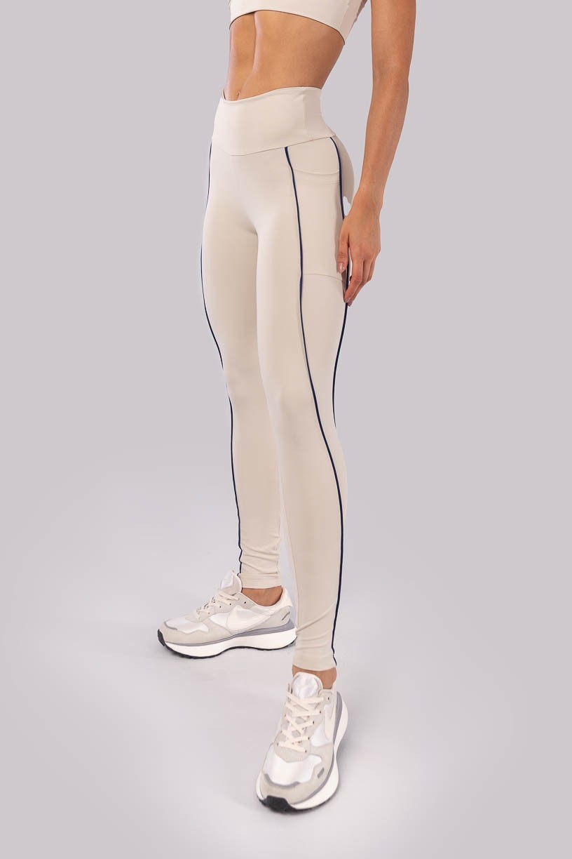 K4530-A_Calca_Legging_com_Bolsos_e_Vivos_em_Mix_de_Tecidos_Bege__Azul_Marinho__Ref:_K4530-A