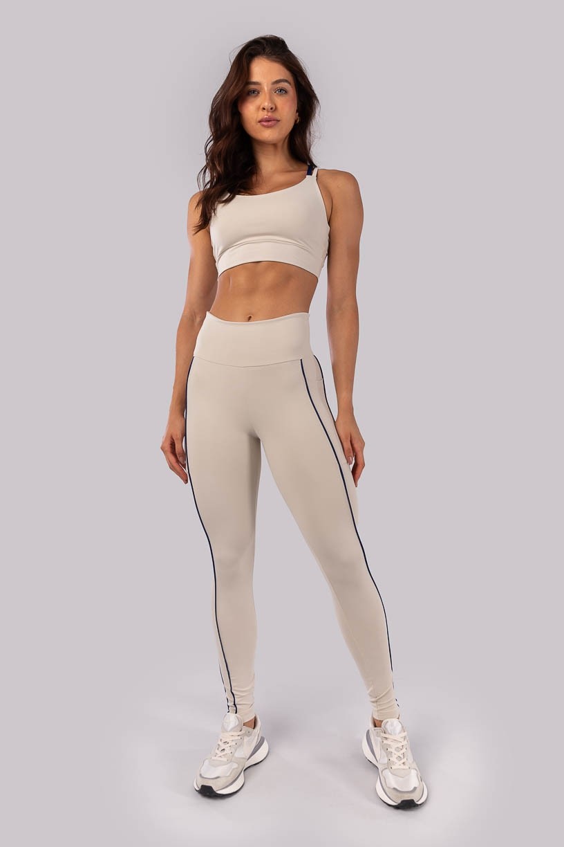 K4530-A_Calca_Legging_com_Bolsos_e_Vivos_em_Mix_de_Tecidos_Bege__Azul_Marinho__Ref:_K4530-A