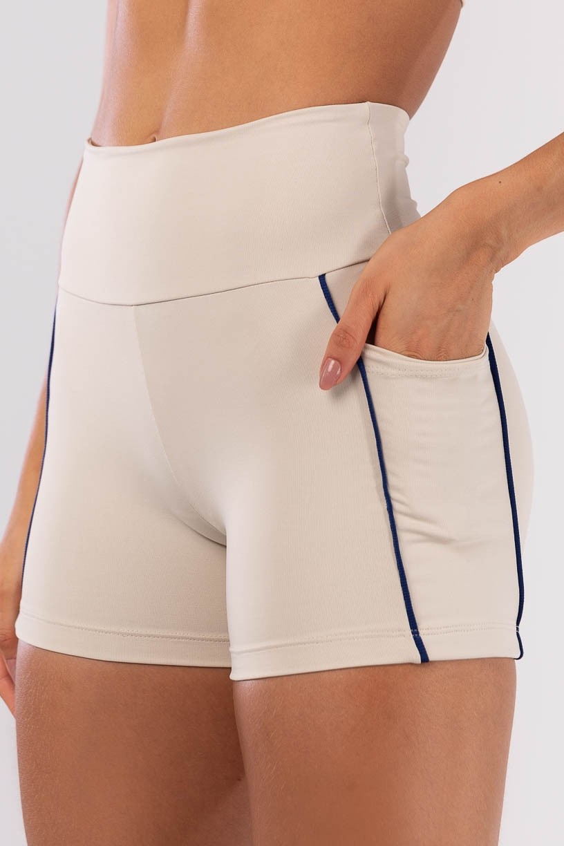 K4531-A_Short_com_Bolsos_e_Vivos_em_Mix_de_Tecidos_Bege__Azul_Marinho__Ref:_K4531-A