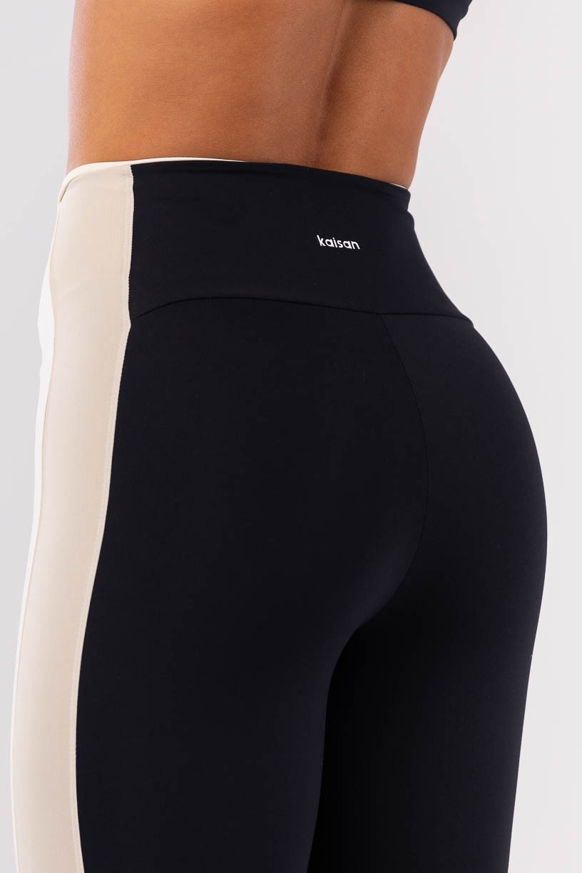 K4533-A_Calca_Legging_com_Faixas_Laterais_Preto__Bege__Off-White__Ref:_K4533-A