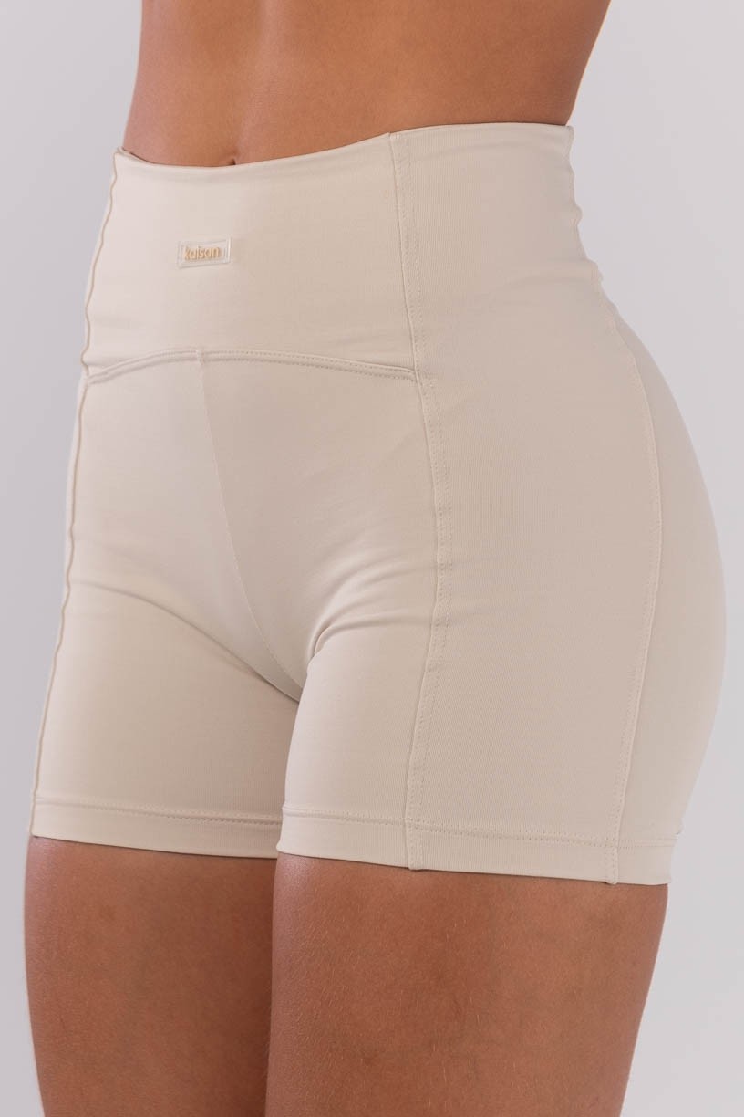 K4537-C_Short_com_Faixa_Lateral_Bege__Ref:_K4537-C