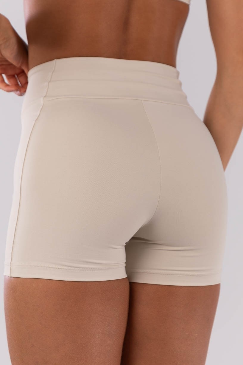 K4537-C_Short_com_Faixa_Lateral_Bege__Ref:_K4537-C