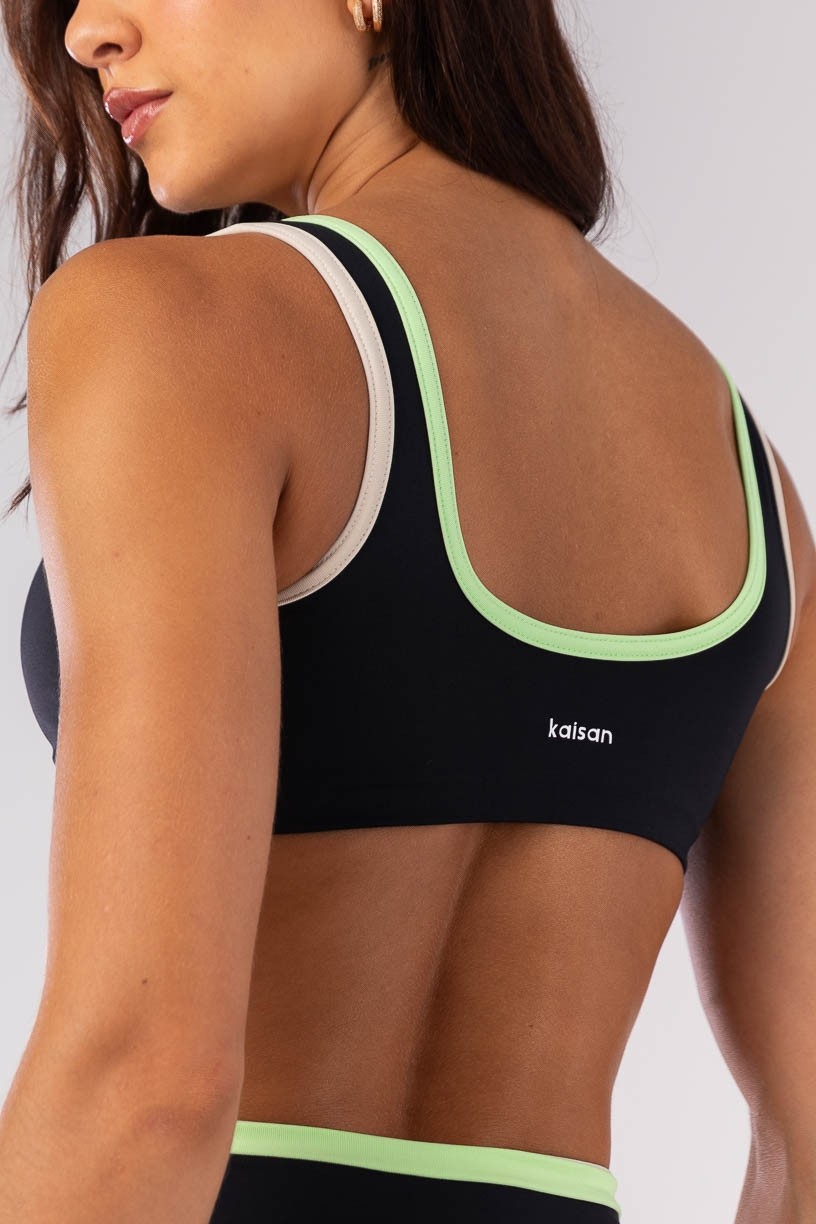 K4538-A_Top_com_Alcas_Largas_e_Vies_Contrastantes_Preto__Bege__Verde__Ref:_K4538-A