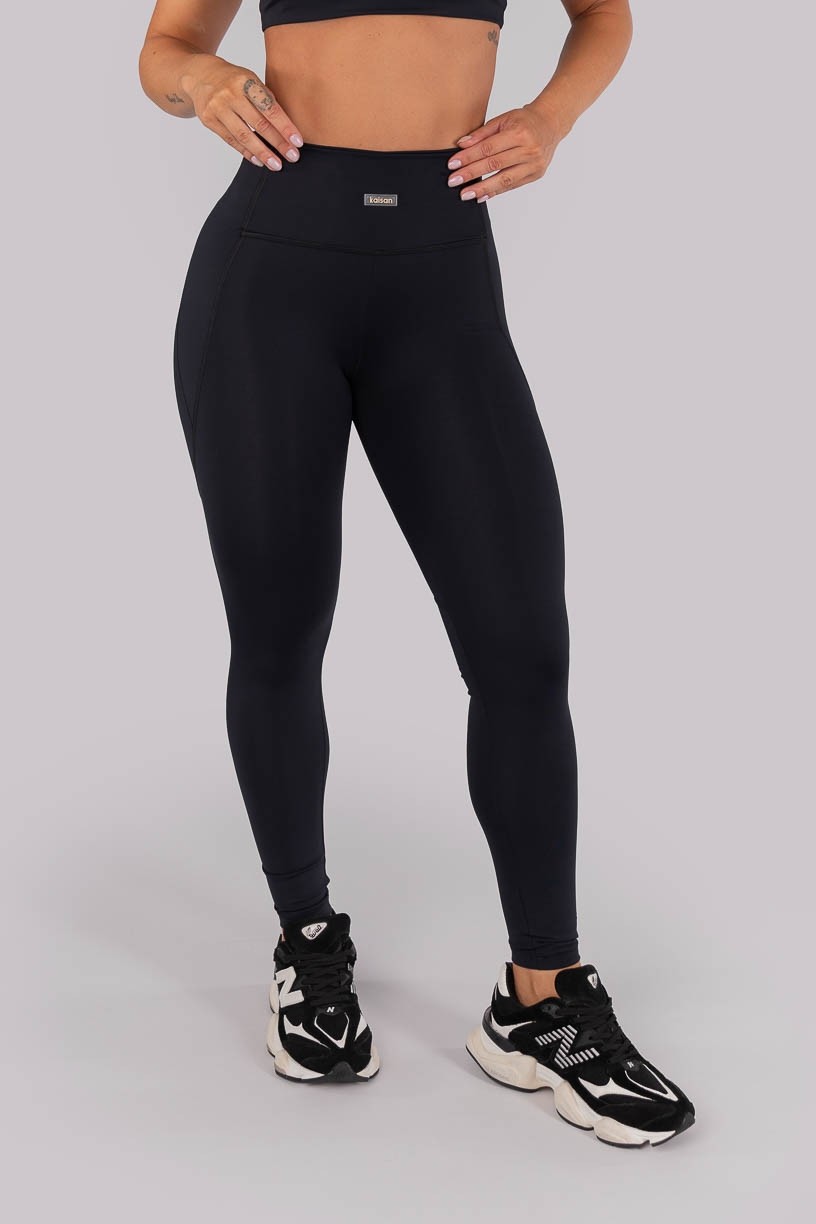 K4524-C_Calca_Legging_com_Bolsos_nas_Laterais_Do_Cos_Preto__Ref:_K4524-C