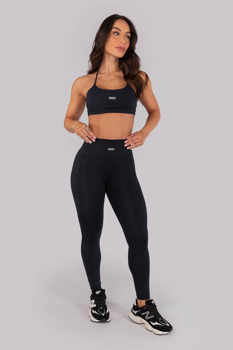 K4524-C_Calca_Legging_com_Bolsos_nas_Laterais_Do_Cos_Preto__Ref:_K4524-C