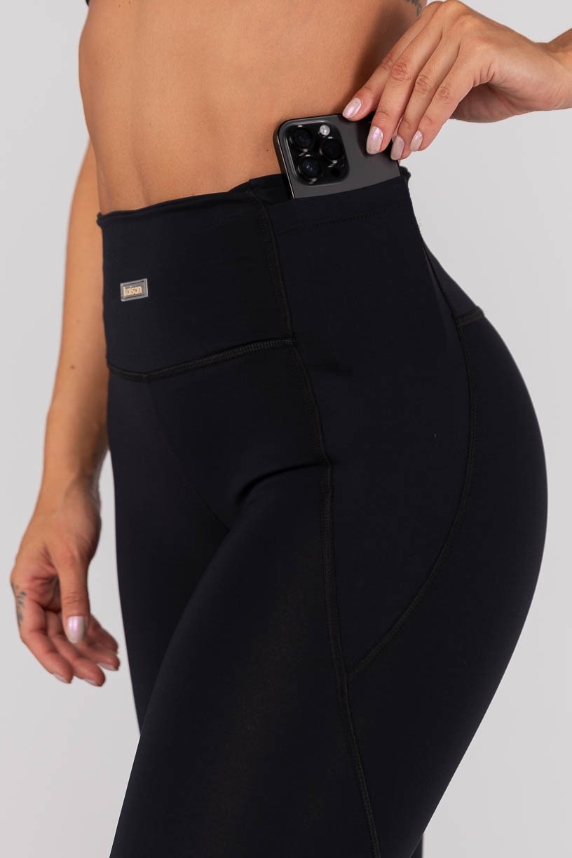 K4524-C_Calca_Legging_com_Bolsos_nas_Laterais_Do_Cos_Preto__Ref:_K4524-C
