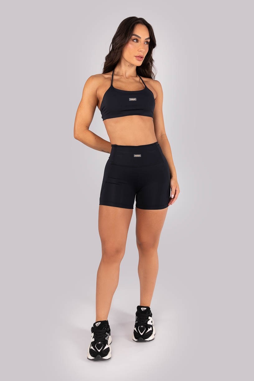 K4525-C_Short_com_Bolsos_nas_Laterais_Do_Cos_Preto__Ref:_K4525-C