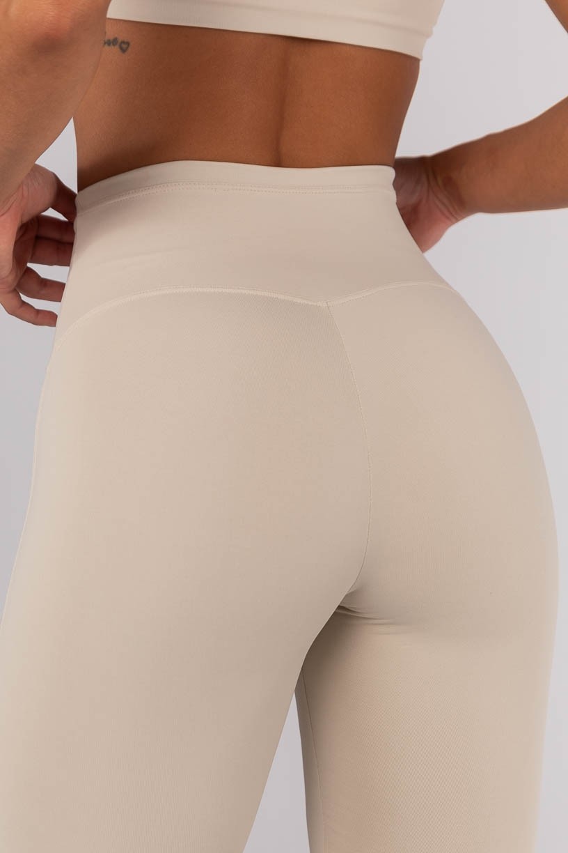 K4290-E_Calca_Legging_com_Vira_e_Cos_em_V_Bege__Ref:_K4290-E