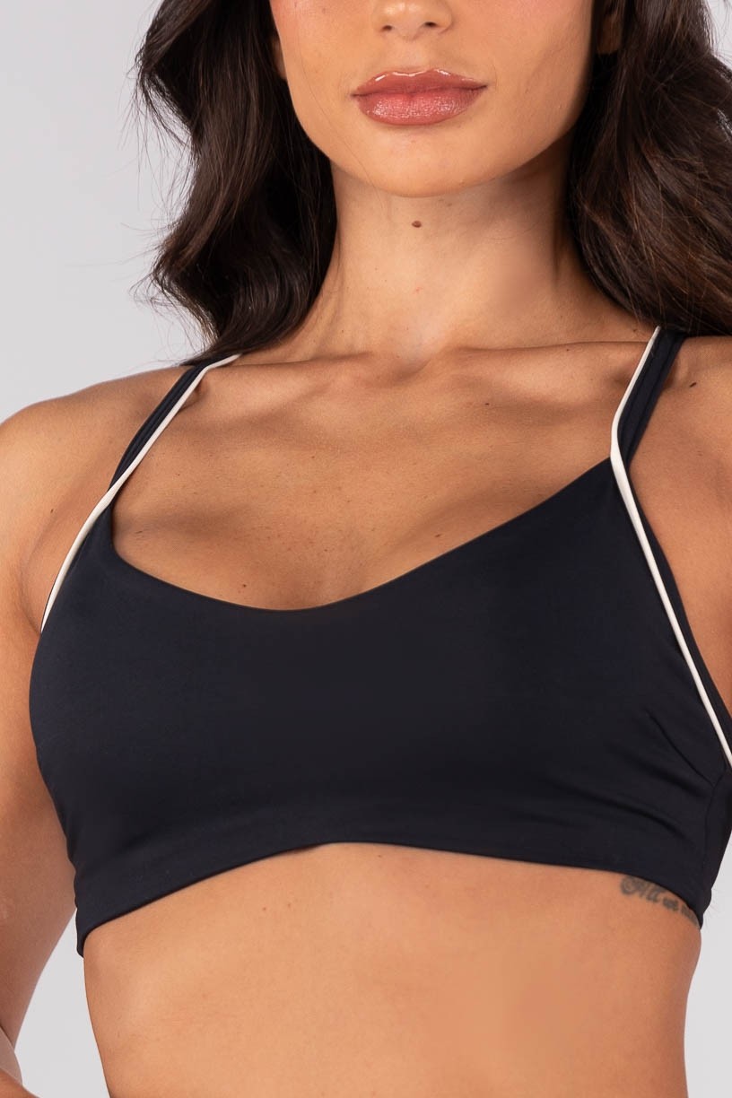 K4548-A_Top_com_Vivo_nas_Alcas_Preto__Off-White__Ref:_K4548-A