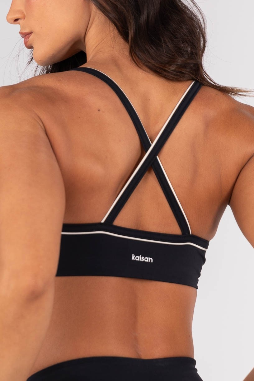 K4548-A_Top_com_Vivo_nas_Alcas_Preto__Off-White__Ref:_K4548-A
