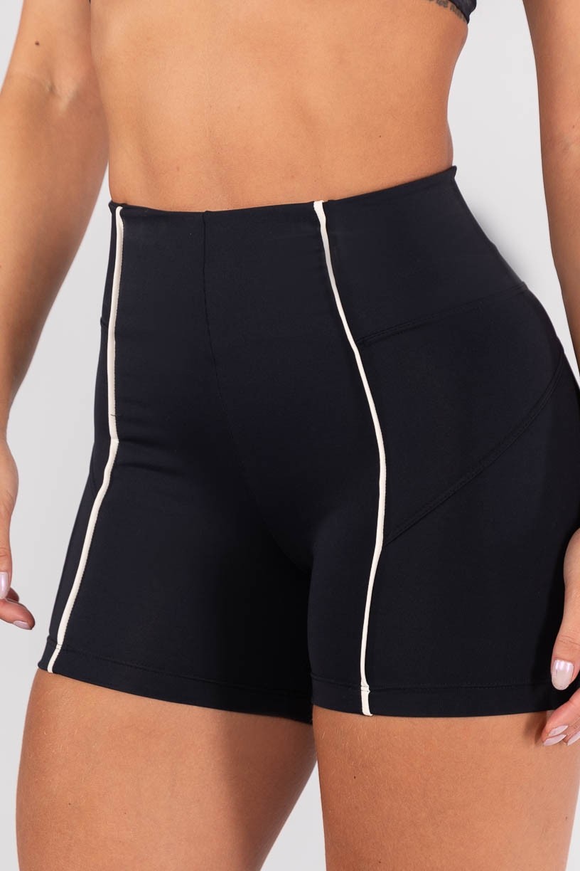K4550-A_Short_com_Vivo_e_sem_Cos_Aparente_Preto__Off-White__Ref:_K4550-A