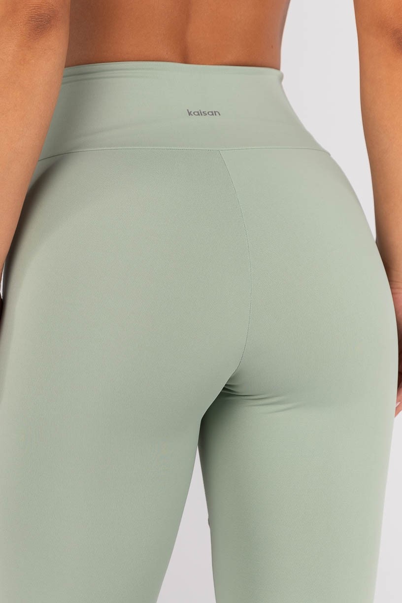 K4552-C_Calca_Legging_sem_Gancho_e_com_Recortes_Verde_Claro__Ref:_K4552-C