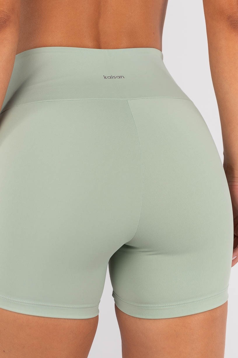 K4553-C_Short_sem_Ganchos_e_com_Recortes_Verde_Claro__Ref:_K4553-C