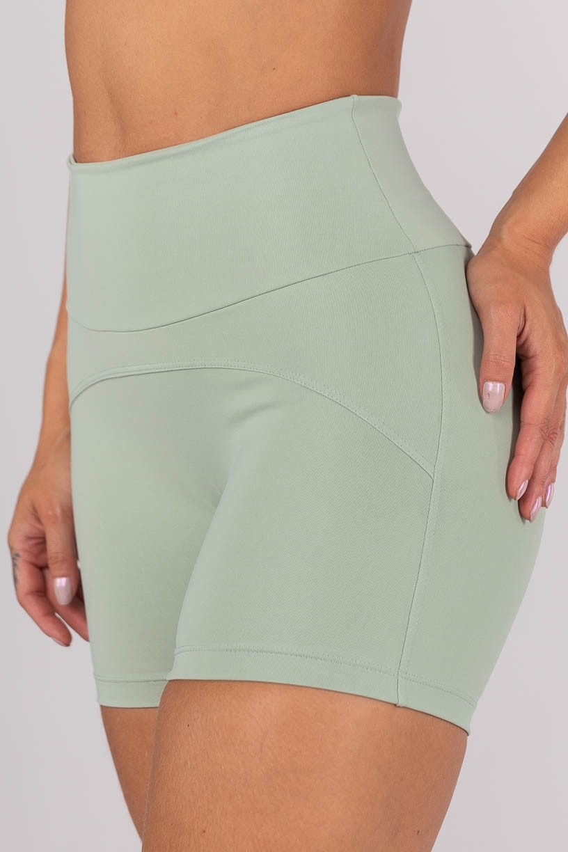 K4553-C_Short_sem_Ganchos_e_com_Recortes_Verde_Claro__Ref:_K4553-C