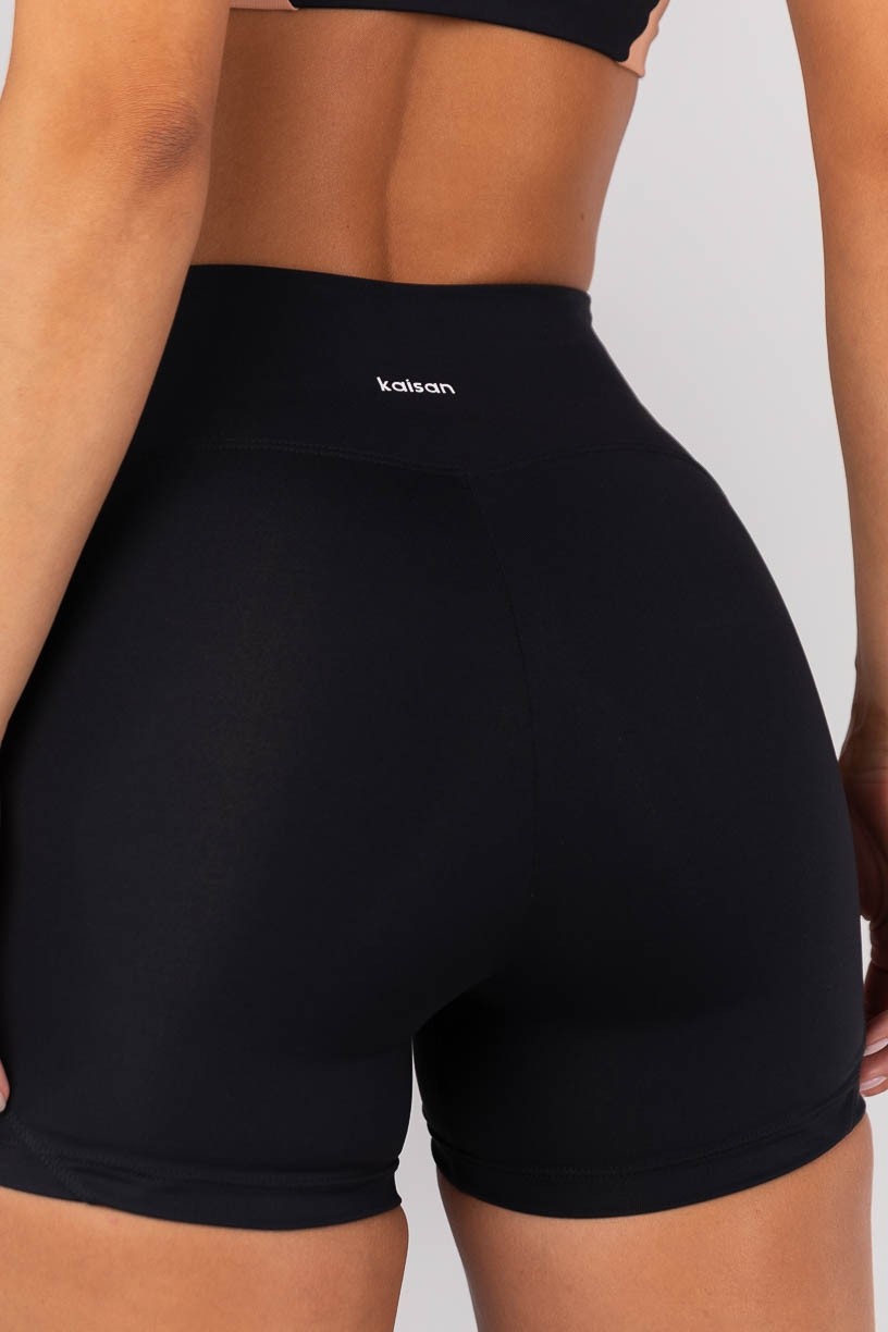 K4559-A_Short_com_Recortes_e_Vivo_Preto__Nude__Ref:_K4559-A